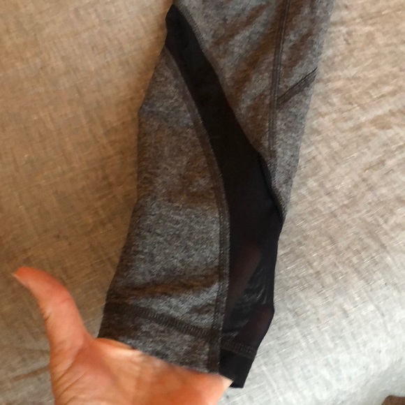 Lululemon grey size 6 leggings - Picture 2 of 3